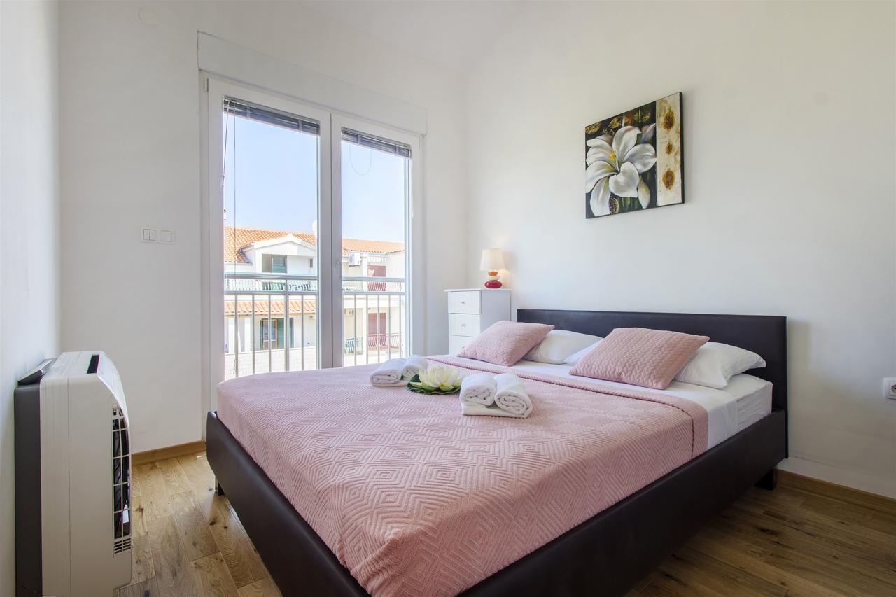 Apartments Lenija Jadrija Bagian luar foto