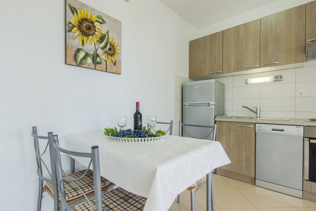 Apartments Lenija Jadrija Bagian luar foto
