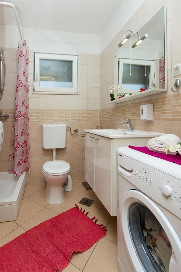 Apartments Lenija Jadrija Bagian luar foto